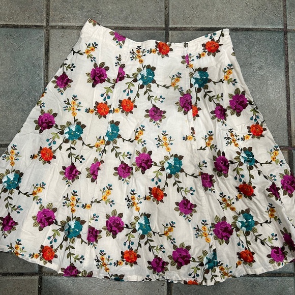 Johnny Was Dresses & Skirts - Johnny Was floral embroidered skirt